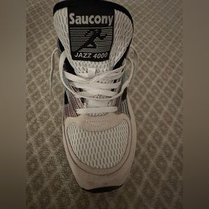Saucony Mens Jazz 4000 sneakers.  Size 9.5. Gently worn.